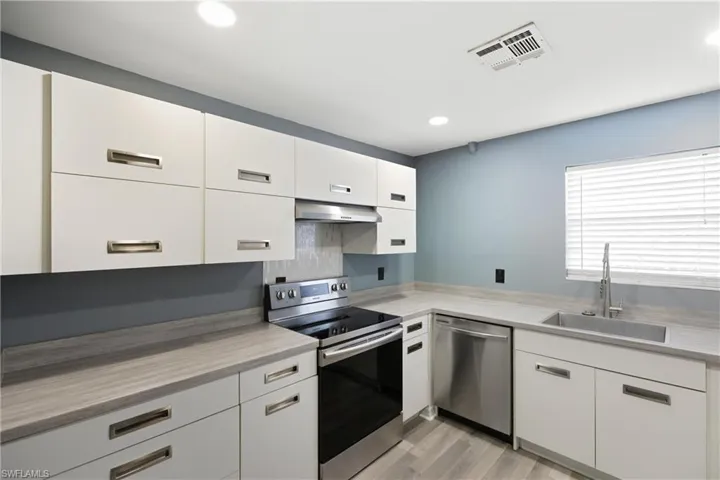 165  Bristol  LN, Naples, FL 34112