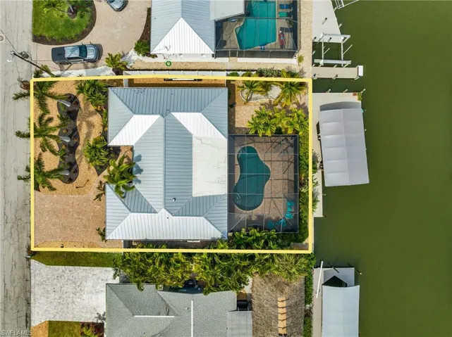 Gulf Access Canal 3 bed/3 Bath Pool Home