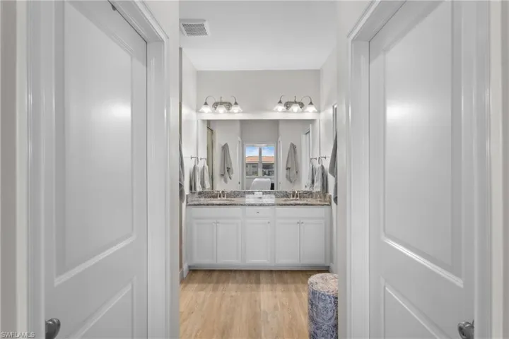 9366  Pocida  CT, Naples, FL 34119