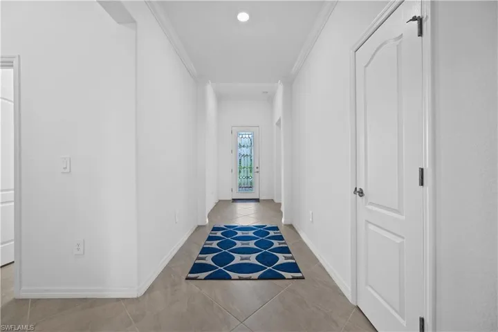 Foyer/Hallway