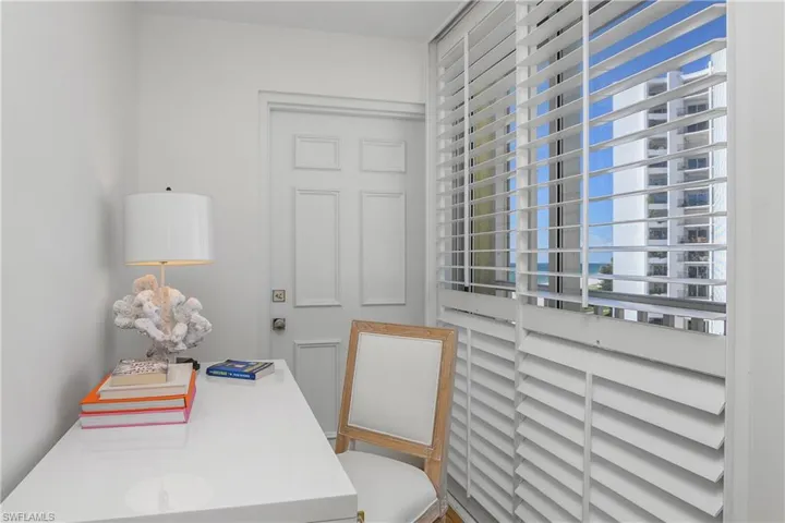 A bonus office space, within the primary suite