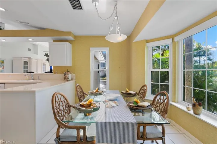 768  Wiggins Lake  DR, Naples, FL 34110