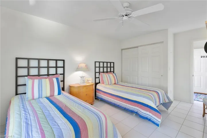 768  Wiggins Lake  DR, Naples, FL 34110