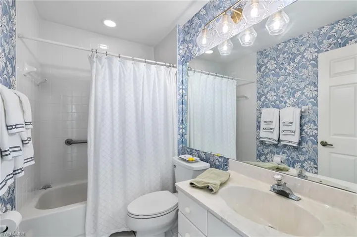 768 Wiggins Lake Dr 202, Naples, Florida 34110
