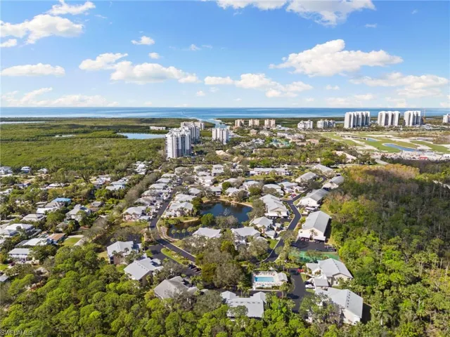 768  Wiggins Lake  DR, Naples, FL 34110