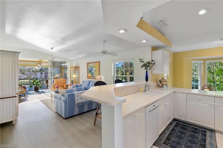 768  Wiggins Lake  DR, Naples, FL 34110