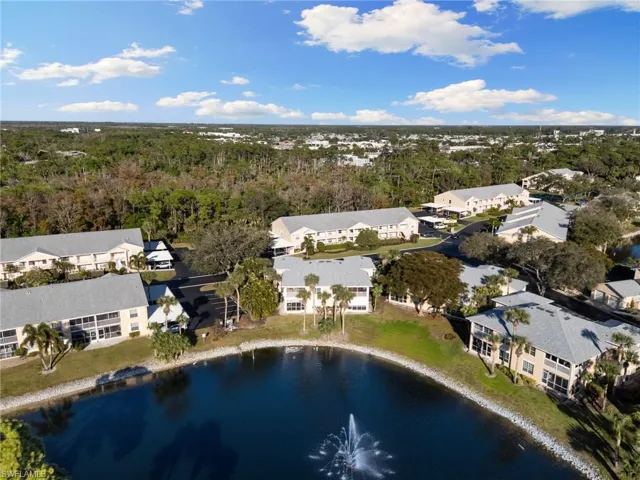 768  Wiggins Lake  DR, Naples, FL 34110