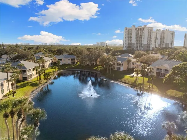 768  Wiggins Lake  DR, Naples, FL 34110