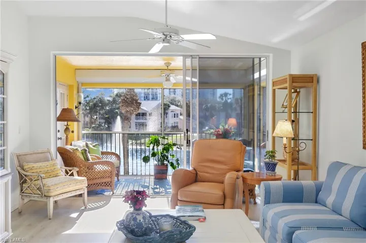 768  Wiggins Lake  DR, Naples, FL 34110