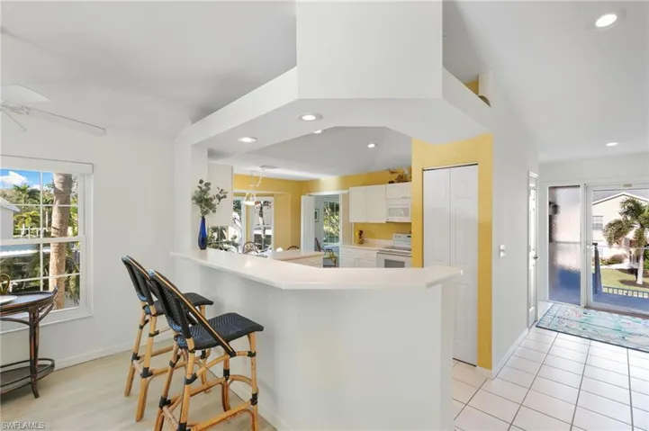 768  Wiggins Lake  DR, Naples, FL 34110
