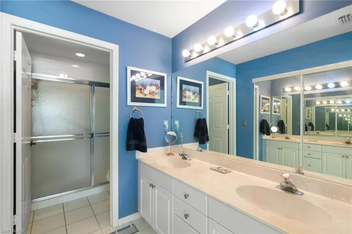 768  Wiggins Lake  DR, Naples, FL 34110