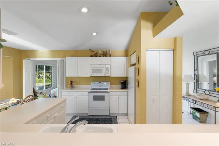768  Wiggins Lake  DR, Naples, FL 34110