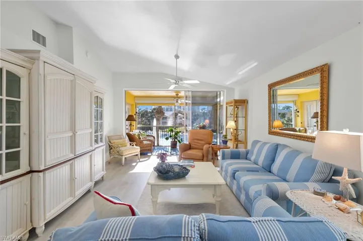 768  Wiggins Lake  DR, Naples, FL 34110