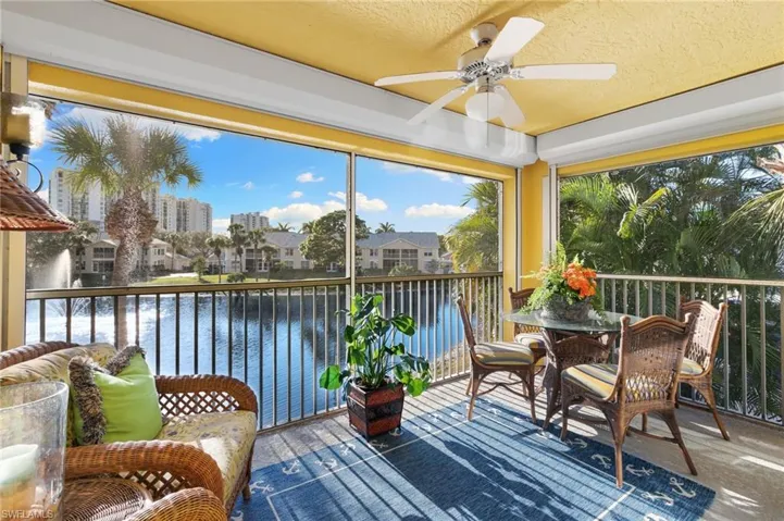 768  Wiggins Lake  DR, Naples, FL 34110