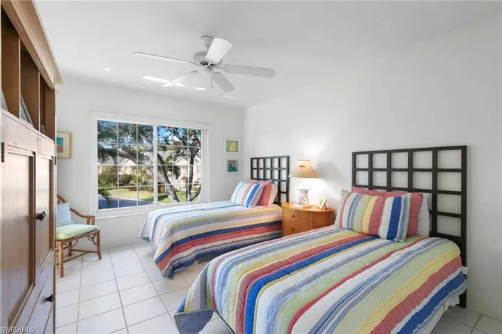 768  Wiggins Lake  DR, Naples, FL 34110