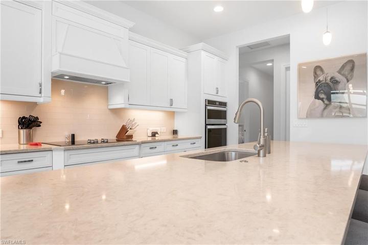 KITCHEN ISLAND