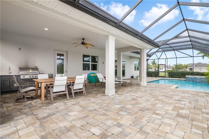 OUTDOOR LANAI AREA