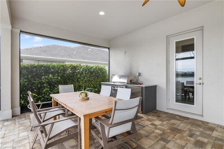 OUTDOOR EATING AREA