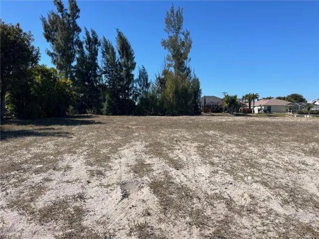 3748 SW 11th  PL, Cape Coral, FL 33914