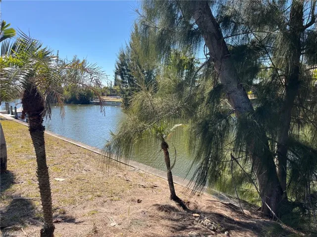 3748 SW 11th  PL, Cape Coral, FL 33914