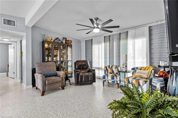 Sitting room with ceiling fan