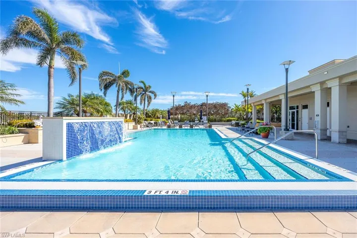 9123  Strada  PL, Naples, FL 34108