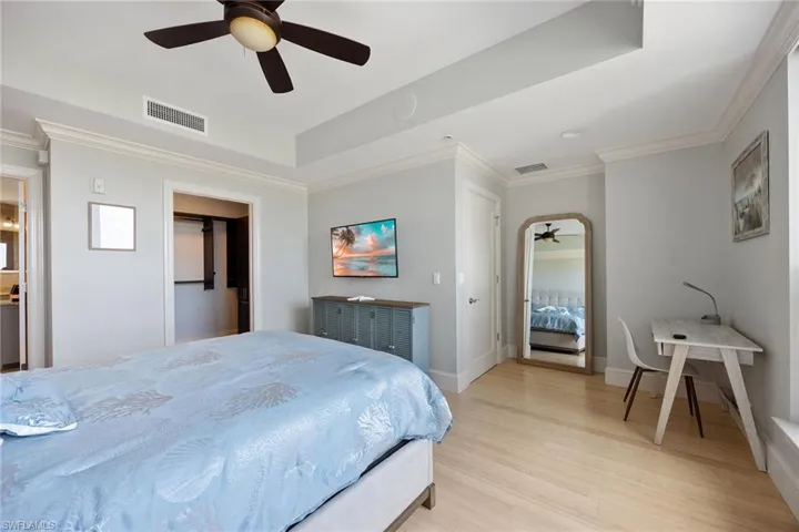 9123  Strada  PL, Naples, FL 34108