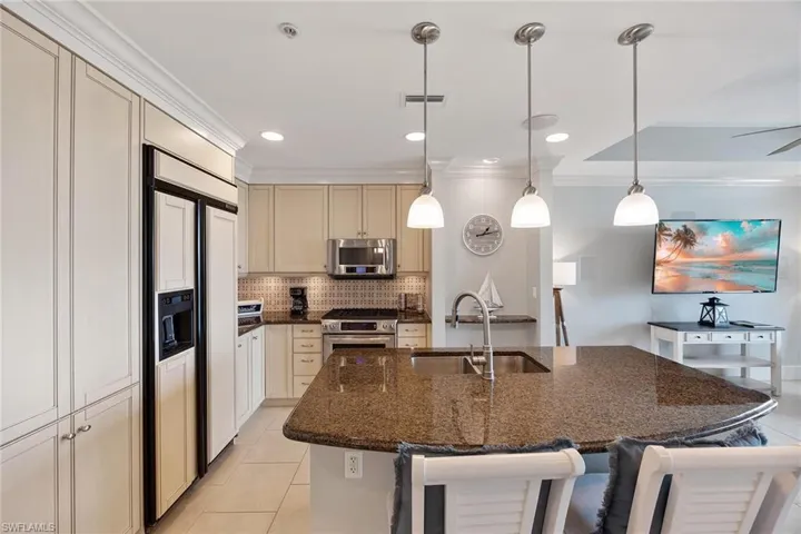 9123  Strada  PL, Naples, FL 34108