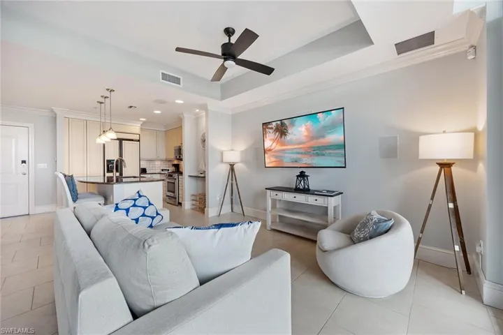 9123  Strada  PL, Naples, FL 34108