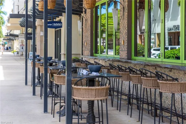 9123  Strada  PL, Naples, FL 34108
