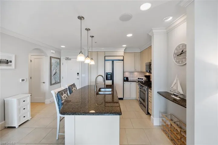 9123  Strada  PL, Naples, FL 34108