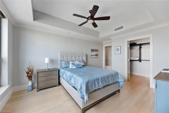 9123  Strada  PL, Naples, FL 34108