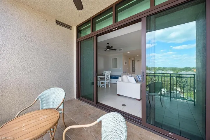 9123  Strada  PL, Naples, FL 34108