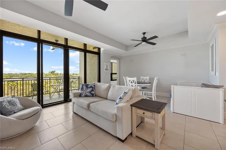 9123  Strada  PL, Naples, FL 34108
