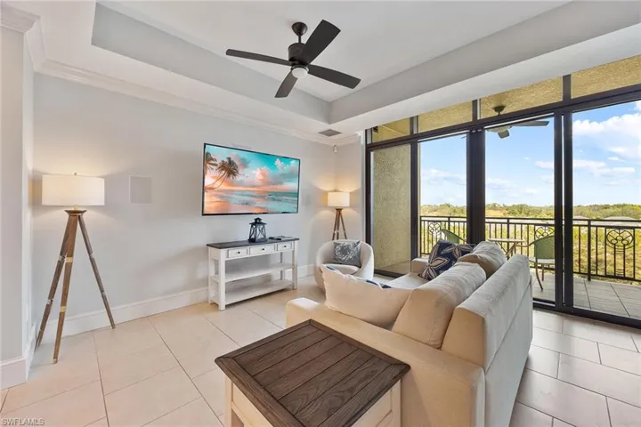 9123  Strada  PL, Naples, FL 34108