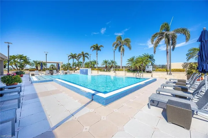 9123  Strada  PL, Naples, FL 34108