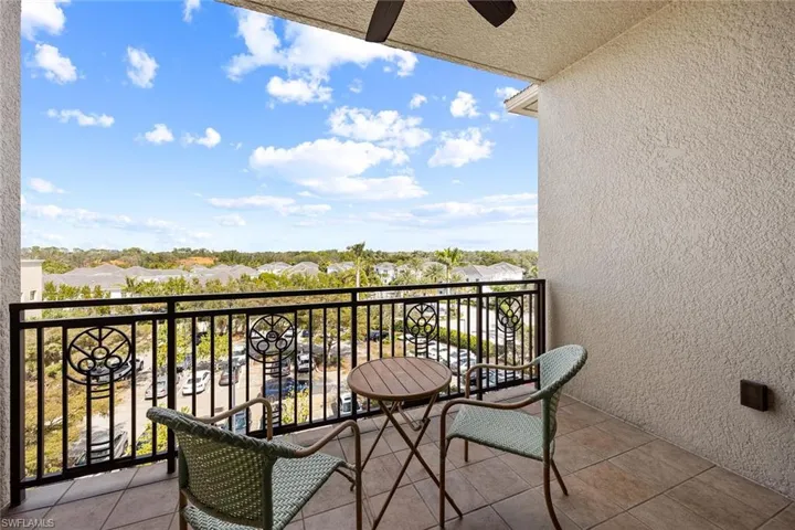 9123  Strada  PL, Naples, FL 34108