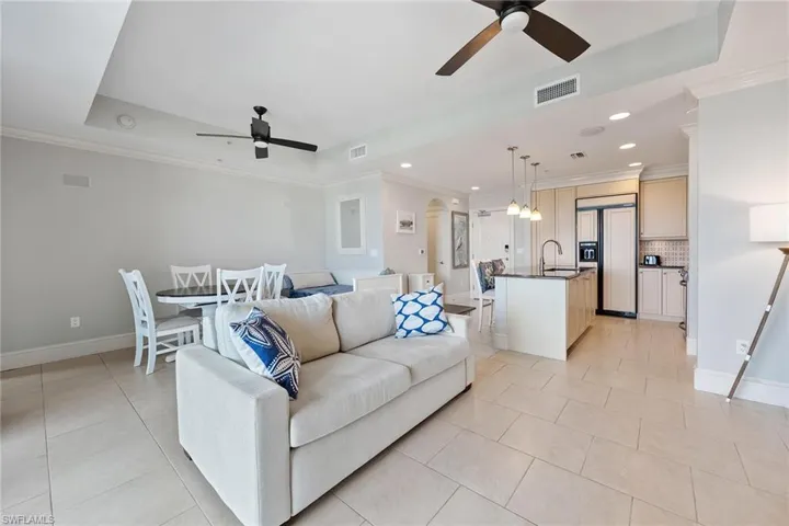 9123  Strada  PL, Naples, FL 34108