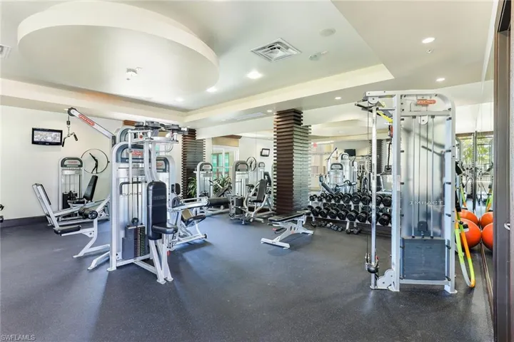 9123  Strada  PL, Naples, FL 34108