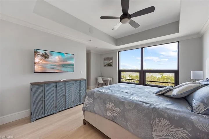 9123  Strada  PL, Naples, FL 34108