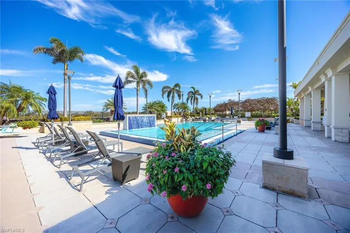 9123  Strada  PL, Naples, FL 34108