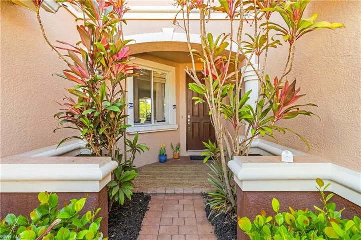Doorway to property featuring stucco siding