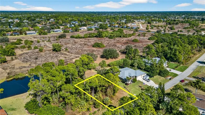 Aerial view of property's location featuring property parcel outlined and a large body of water