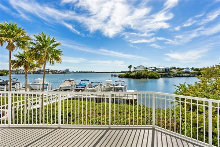 STUNNING BAY VIEWS!
