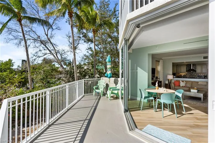 Wrap around balcony is 48' x 8'