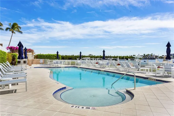 Large sparkling bayside pool!