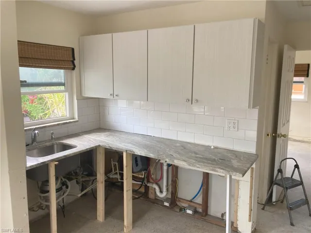 Kitchen featuring backsplash & granite
