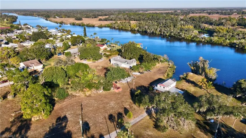 Imagine relaxing on your river front property, enjoying the boats going by.