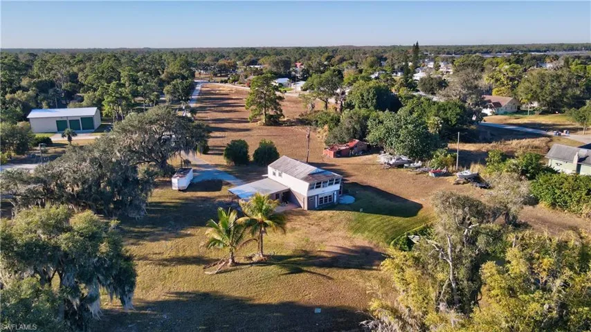 The property and home did not flood in Hurrican Ian! Fantastic river front opportunity