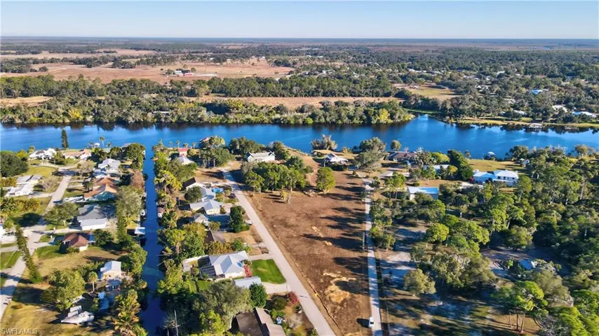 River Front opportunity in River Oaks a popular Alva boating community.